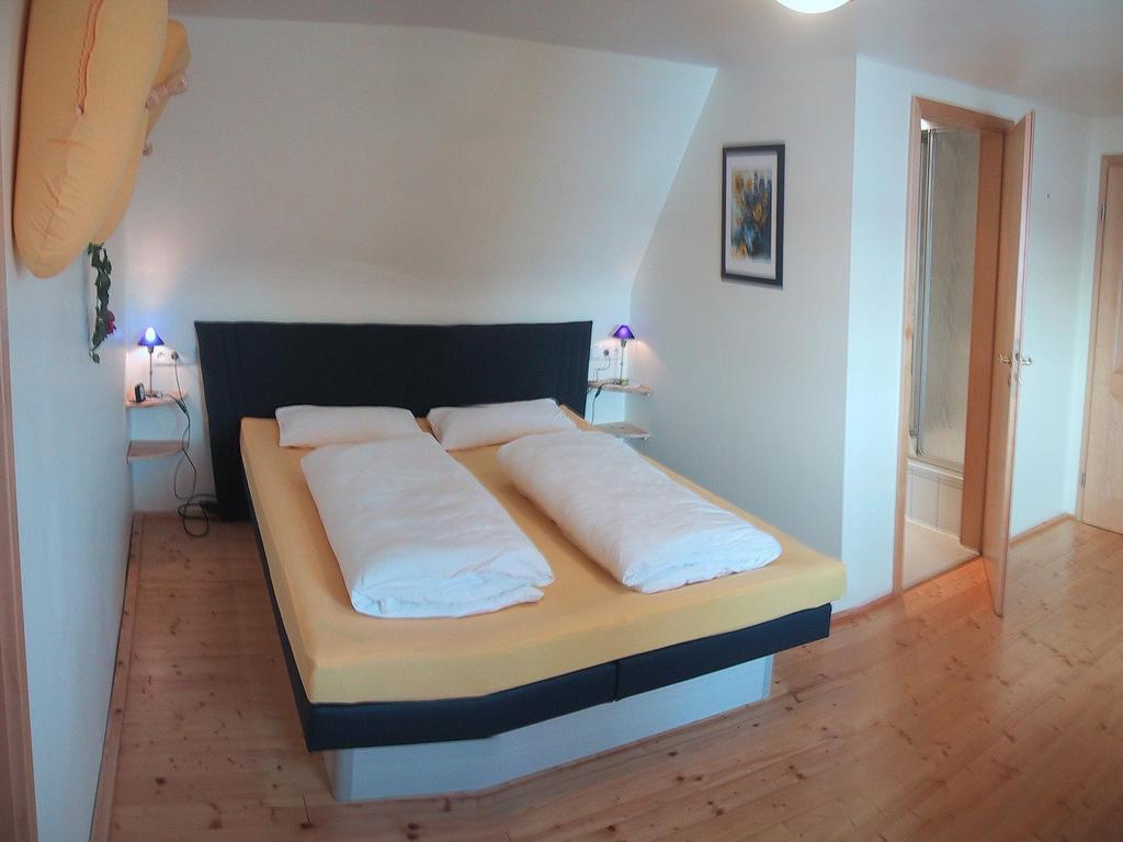 Worners Schloss Weingut & Wellness-Hotel Пріксенштадт Екстер'єр фото