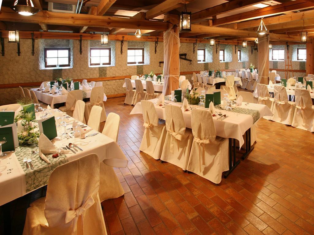 Worners Schloss Weingut & Wellness-Hotel Пріксенштадт Екстер'єр фото