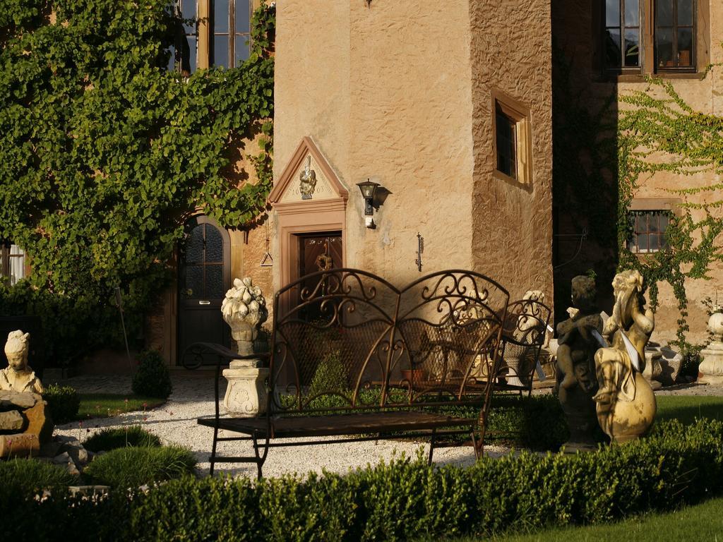 Worners Schloss Weingut & Wellness-Hotel Пріксенштадт Екстер'єр фото