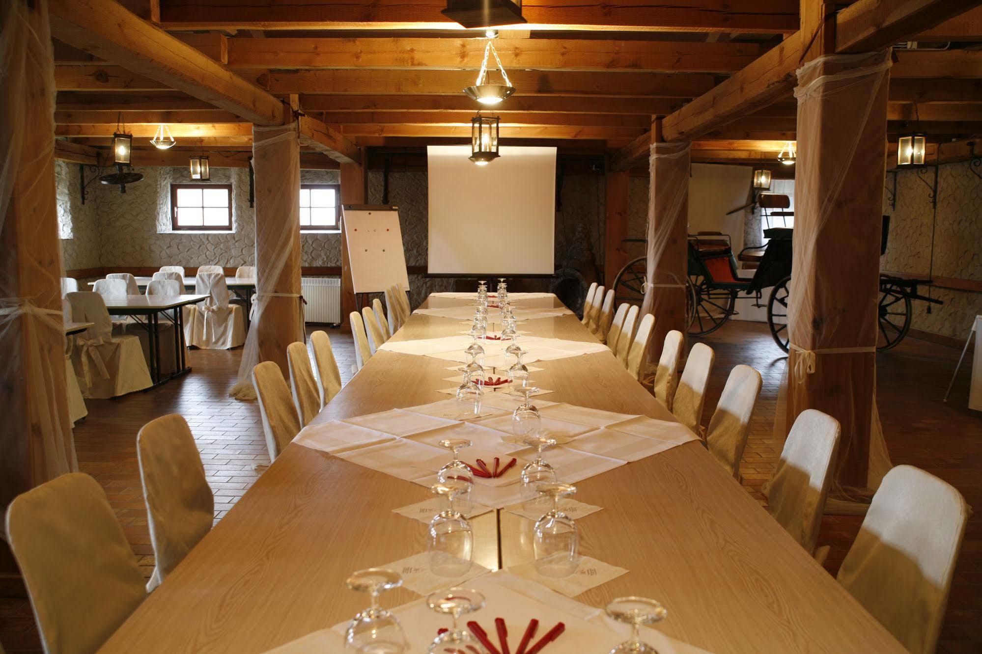 Worners Schloss Weingut & Wellness-Hotel Пріксенштадт Екстер'єр фото